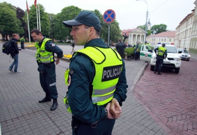Литовська поліція проводить обшуки в двох російських школах Вільнюса