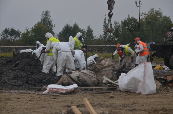 СБУ виявила в Криму захоронення 5 тонн небезпечних хімікатів