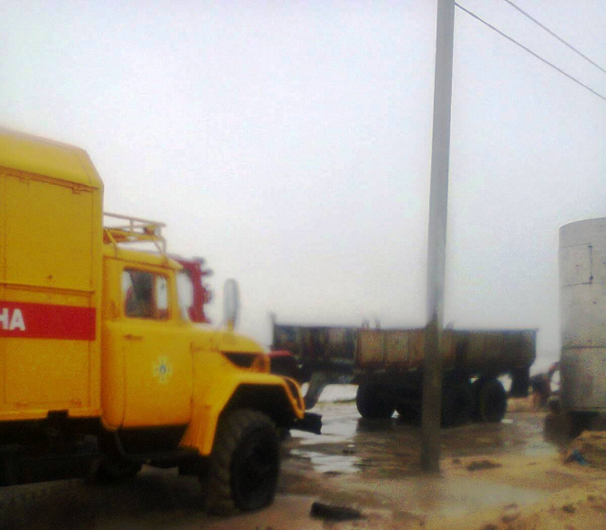 Шторм на Азовському морі: рятувальники витягли 36 автомобілів, евакуювали 86 осіб
