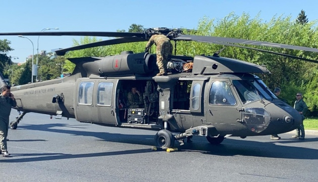 Вертоліт армії США здійснив екстрену посадку в центрі Бухареста