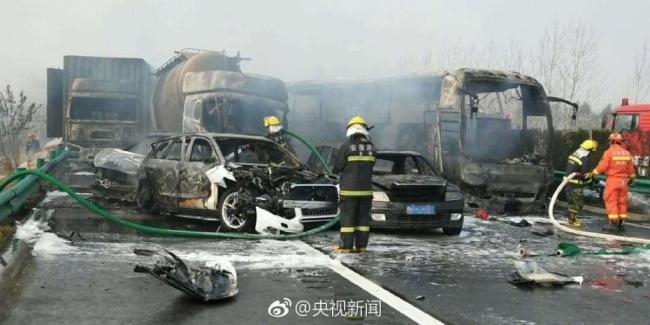 У Китаї в результаті зіткнення 30 автомобілів загинули 18 осіб