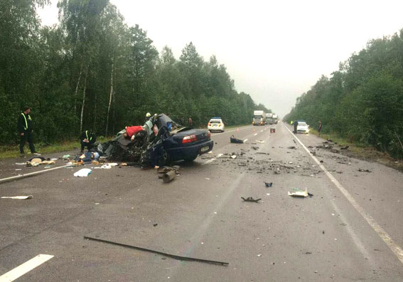 На Рівненщині легковик влетів у вантажівку, внаслідок ДТП четверо загиблих
