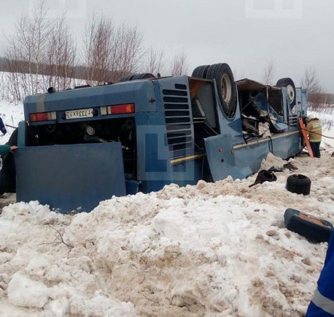 У Росії перекинувся автобус з дітьми, є загиблі і поранені
