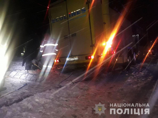 На Львівщині унаслідок зіткнення авто з автобусом загинули 4 людини