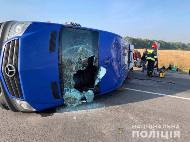 У Черкаській області зіткнулися маршрутка і вантажівка, є постраждалі