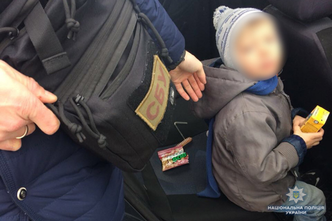 На Хмельниччині мати за 15 тис грн здала в оренду свого 4-річного сина для жебракування