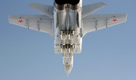Российские бомбардировщики летают над Европой с боевыми ракетами - фото
