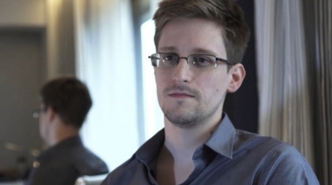 Едвард Cноуден влаштувався на роботу у Росії