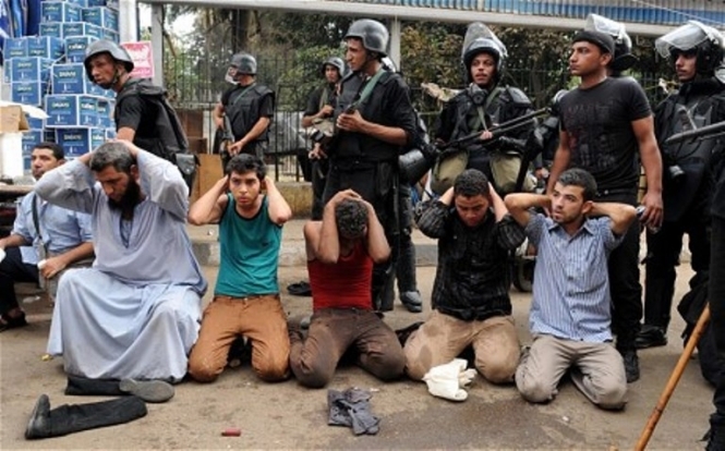 У Єгипті 36 в'язнів-ісламістів задихнулися сльозогінним газом