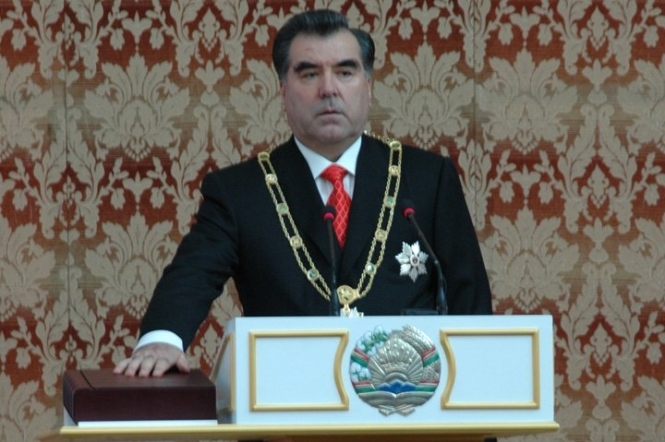Президент Таджикистана четвертый принес присягу (фото)