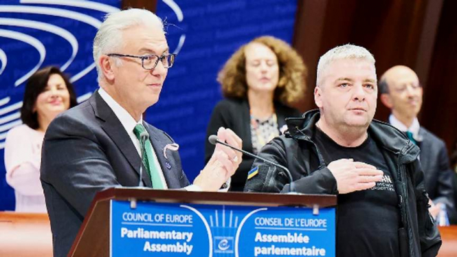 Премію Вацлава Гавела вперше здобув українець – журналіст Максим Буткевич