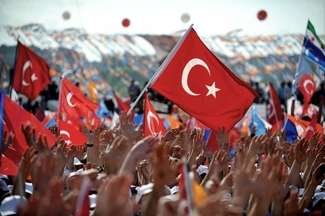 В Турции тысячи людей вышли на демонстрации против президента Эрдогана