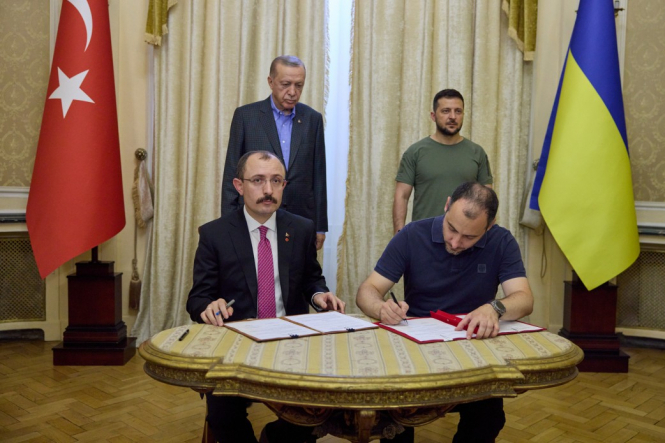 Україна і Туреччина підписали меморандум про повоєнне відновлення інфраструктури