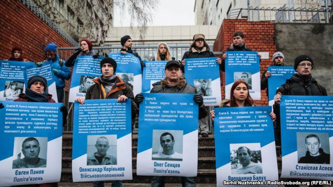 В Киеве возле посольства ЕС прошла акция в поддержку политзаключенных Кремля