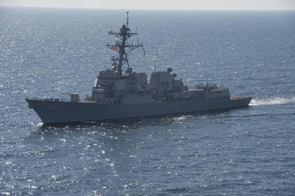Ракетний есмінець ВМС США Jason Dunham проводить бойові навчання в Чорному морі