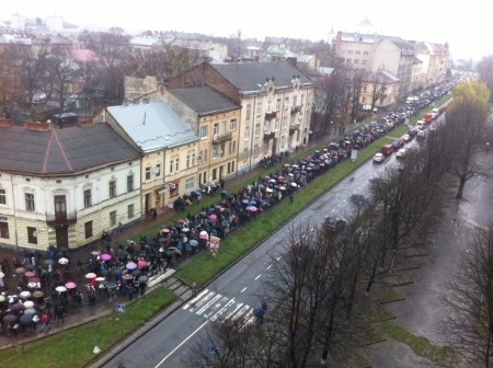 На вулиці Львова вийшли понад 10 тисяч студентів (відео)