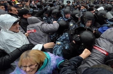 Захарченко дав слово, що міліція не битиме мирних мітингувальників