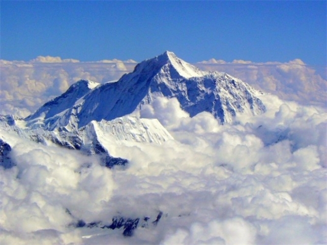 На Эвересте установили метеостанцию на рекордной высоте 8430 метров