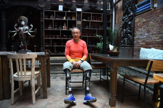 69-річний китаєць став першим альпіністом без ніг, який підкорив Еверест 