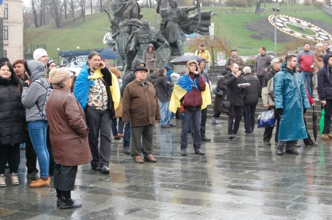 Будівельники привезли  техніку на Майдан