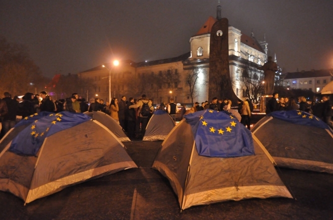 У Львові активісти Євромайдану встановили наметове містечко