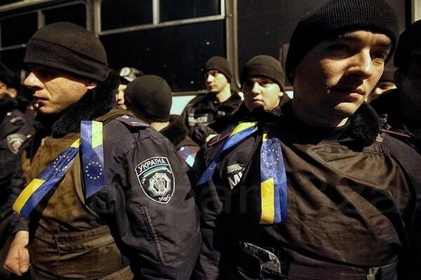 За телесные повреждения милиционеров возле Украинского дома завели уголовное дело