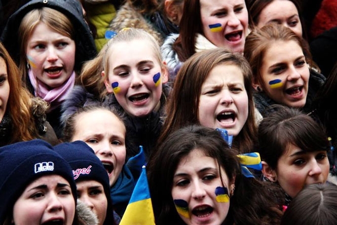 Красою проти насильства: Євромайдан створює жіночі миротворчі загони