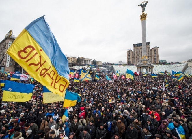 На Євромайдан збігаються люди: їх вже понад 25 тисяч