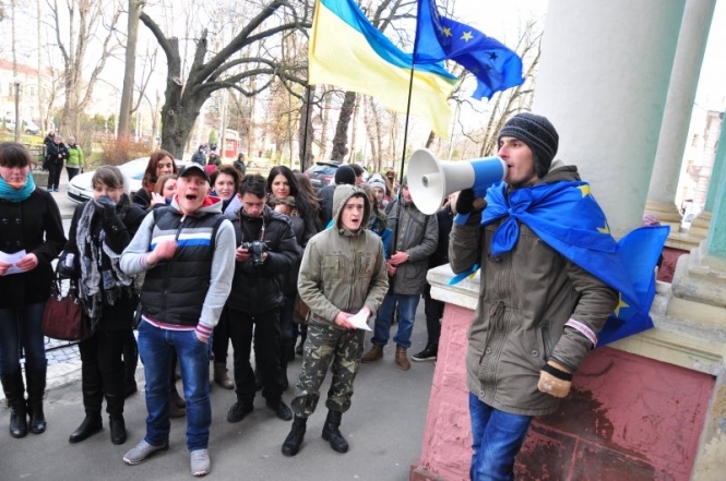 400 студентов приняли участие в евро шествие в Черновцах