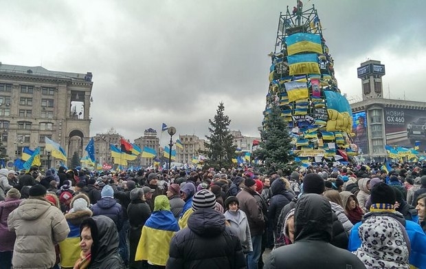 Мітинг на Євромайдані розпочався з молитви 