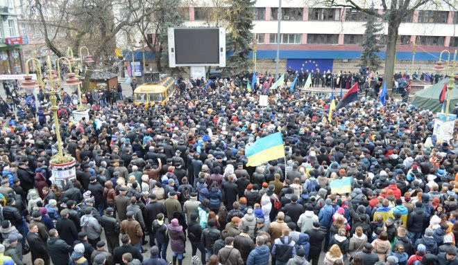 Тисячі невдоволених киян вийшли на Михайлівську площу