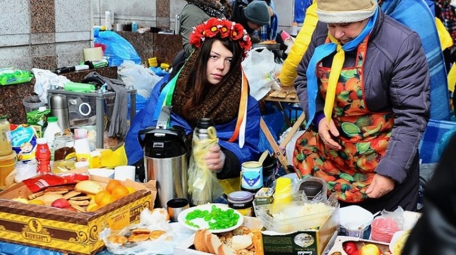 Влада перешкоджає довезенню продуктів на Євромайдан
