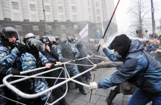 Бійками на Євромайдані опозиція прикриває відсутність стратегії, - політолог