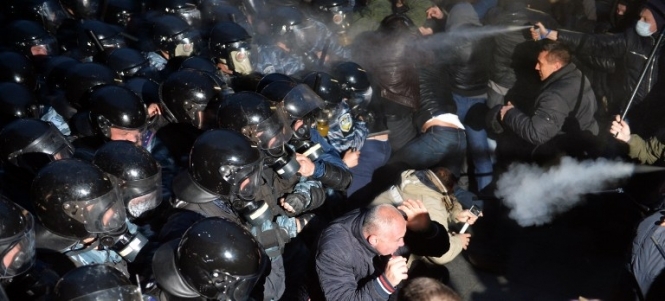 Активістів Євромайдану, яких затримали за бійку біля Кабміну, заарештовано