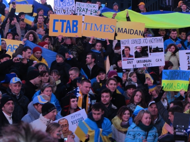Свій добробут на свободу більше готові проміняти українці на заході, ніж на сході, - дослідження