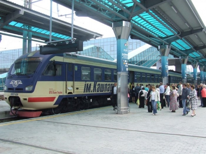 В Симферополе пассажирам львовского поезда устроили террор: власть искала экстремистов