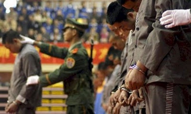 В Китае экс-чиновника приговорили к смертной казни за получение взятки
