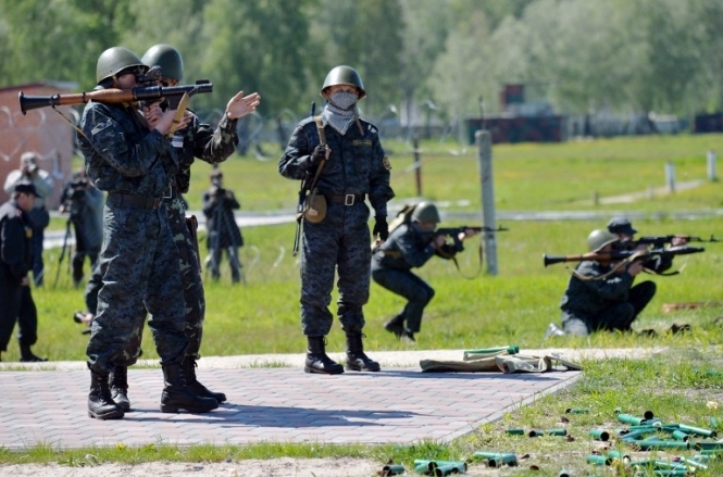 После переговоров с террористами бойцы Нацгвардии в Донецке покинули штаб
