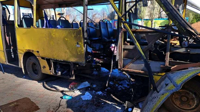 росіяни атакували автобус із людьми у Нікополі: є загиблі