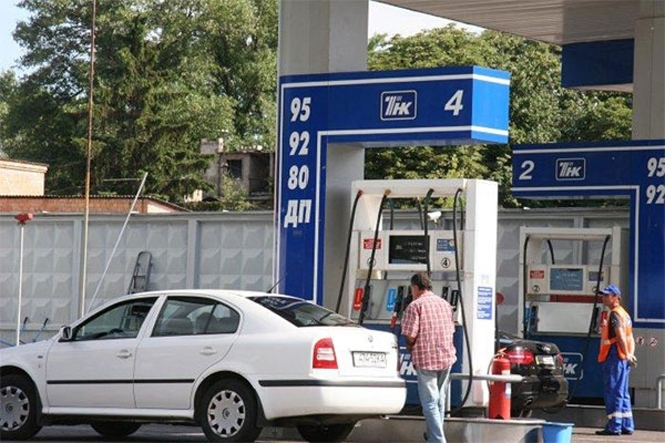 Україна призупинила імпорт бензину