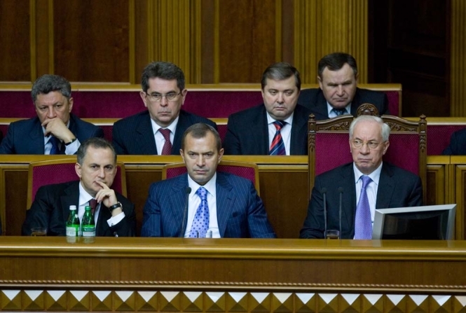 Партія регіонів обрала Азарову нових заступників