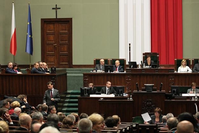 Сейм Польщі схвалив поправки до закону про Верховний суд, яких вимагав ЄС