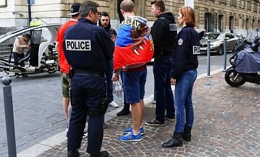 Трьох російських фанатів у Франції засудили до тюремних термінів, - AFP