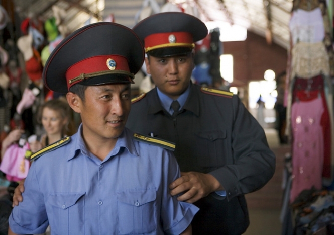 Киргизьку міліцію одягнуть у російський секонд-хенд