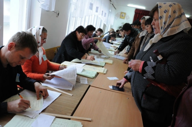 За Партію регіонів досі готові проголосувати 28% виборців