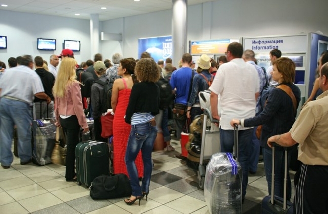 В разгар туристического сезона работники аэропорта Барселоны объявят забастовку