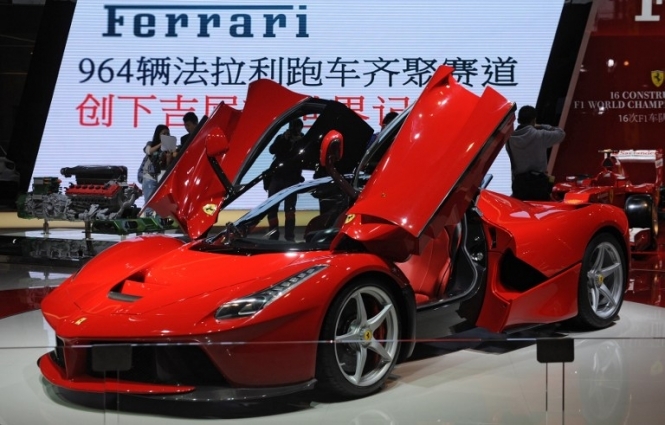 Ferrari і Lamborghini залишають український авторинок