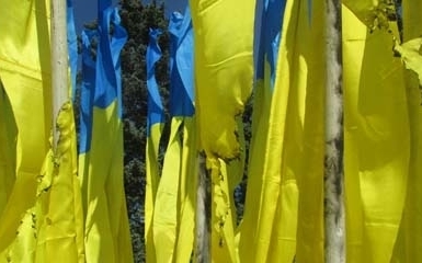 У Донецьку навпроти мерії підпалили прапор України 
