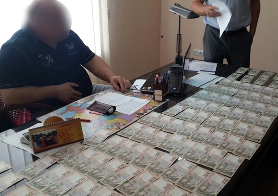 На Львовщине руководителя полиции поймали на взятке $3 тыс