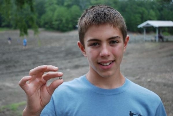 У США 12-річний хлопчик знайшов алмаз на $15 тис (фото) 